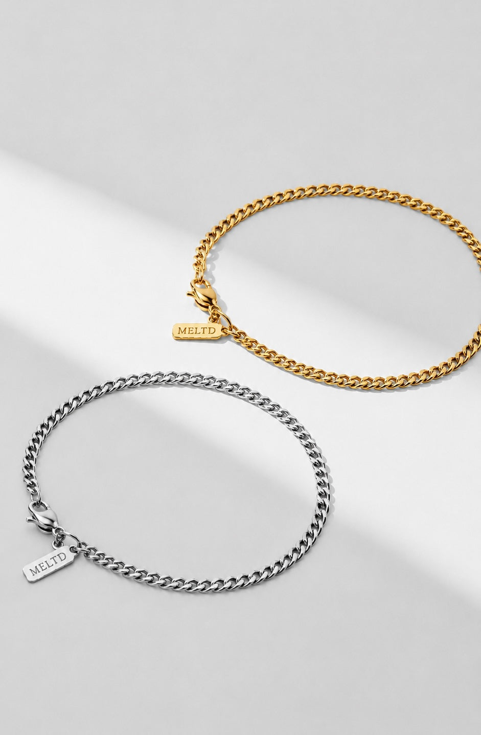 BRACELETES